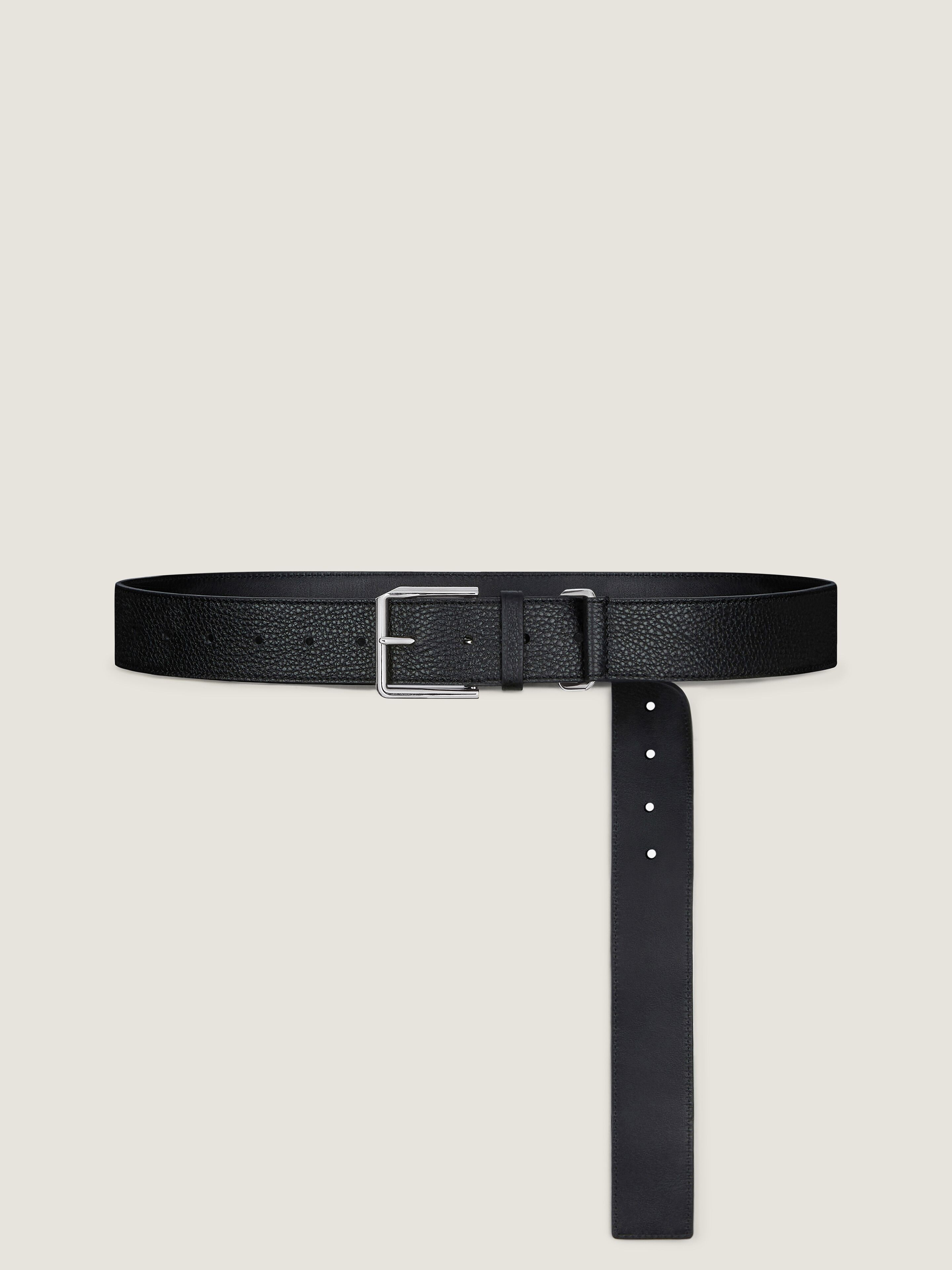 Long belt in grained leather